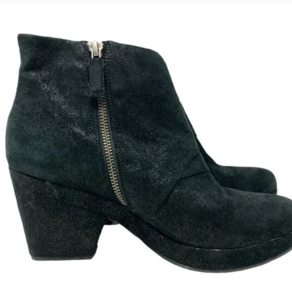 Eileen Fisher Coax Black Soft Grained Texture Leather Platform Boots - Size 9. - Picture 6 of 14